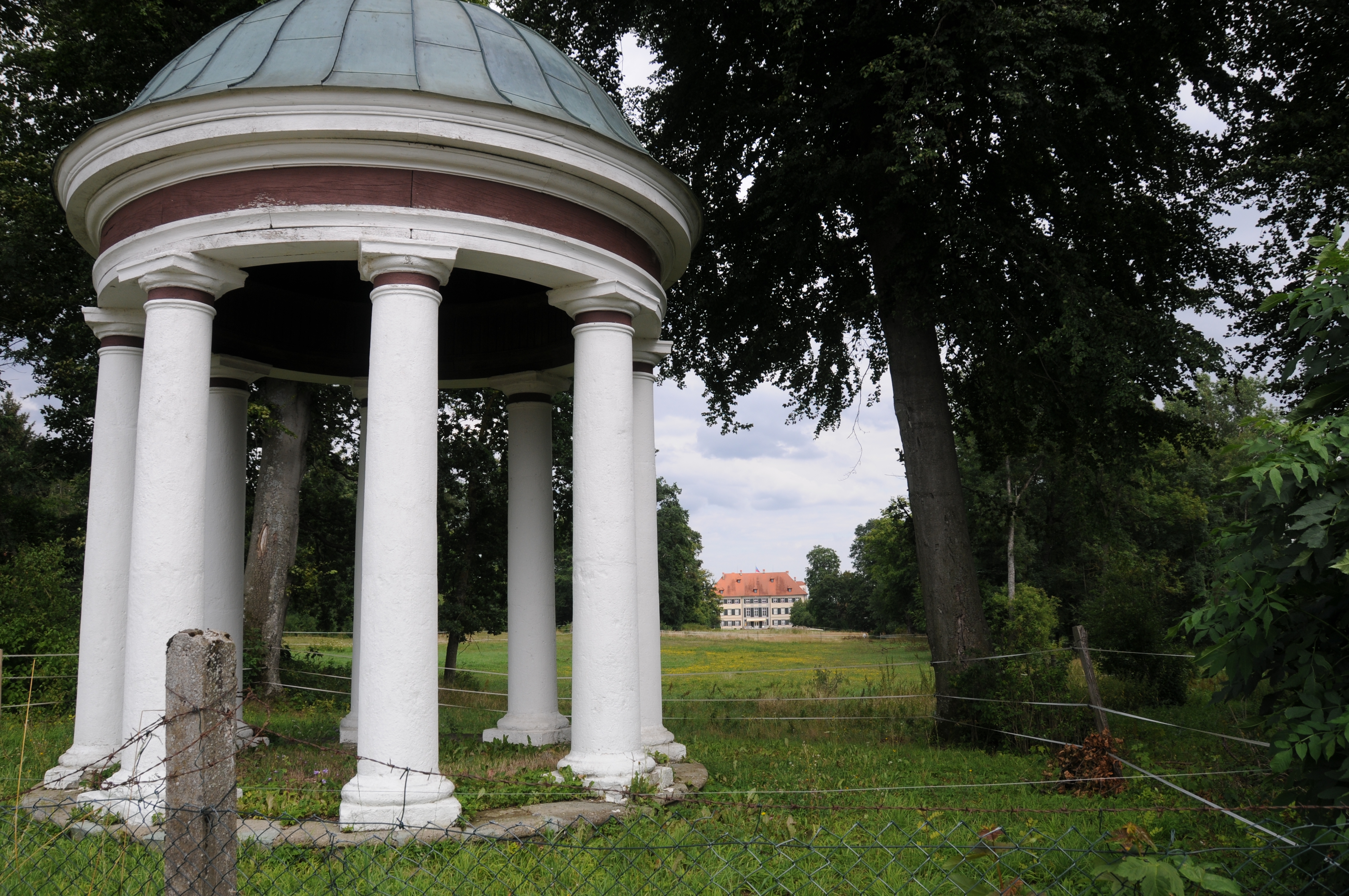 Amerdingen Schloss mit Schlosspark und Säulentempel